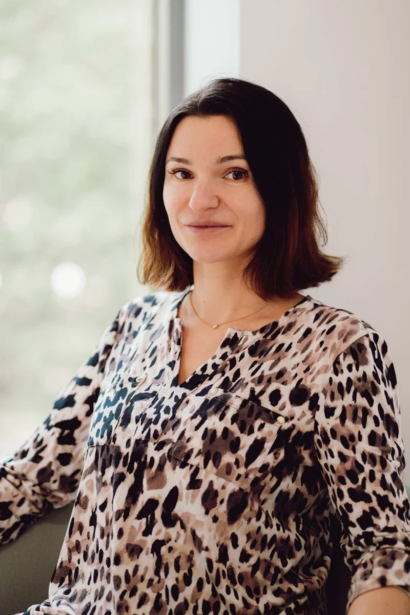 Dr Julia Massabuau